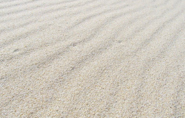 Пляж с белым песком в Межводном фото